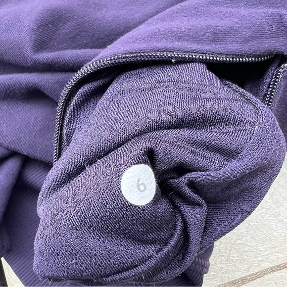 Lululemon Bhakti Yoga Jacket
Black Grape Women’s Size 6 - Picture 9 of 10